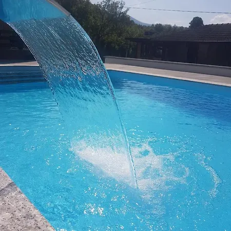 בית נופש Emir *