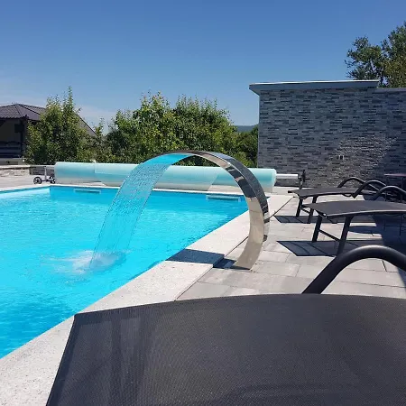 בית נופש Emir *